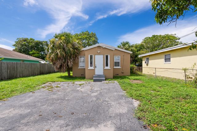 3 of 15 - 649 W 10th Street, Riviera Beach, FL