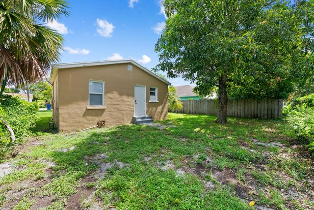 5 of 15 - 649 W 10th Street, Riviera Beach, FL