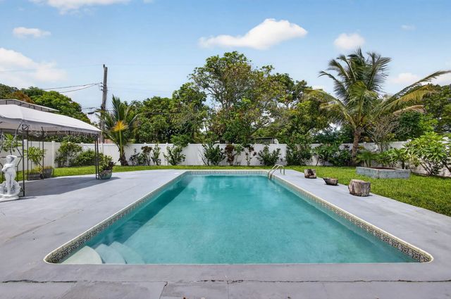 813 Date Palm Drive, Lake Park
