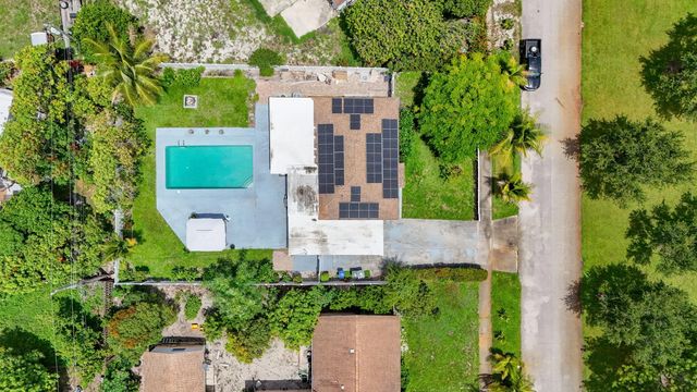 2 of 56 - 813 Date Palm Drive, Lake Park, FL