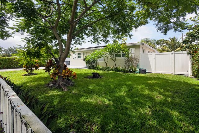 3 of 56 - 813 Date Palm Drive, Lake Park, FL
