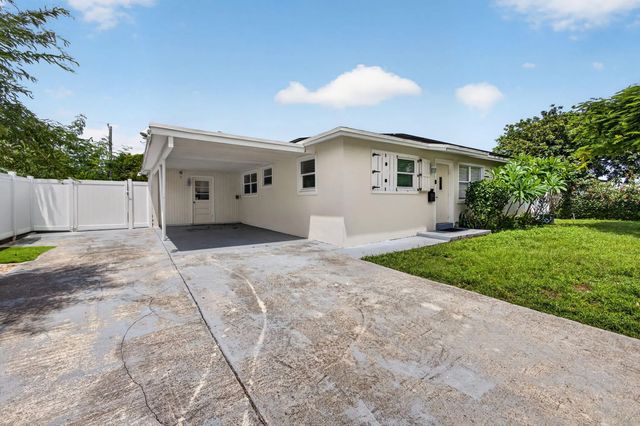 4 of 56 - 813 Date Palm Drive, Lake Park, FL