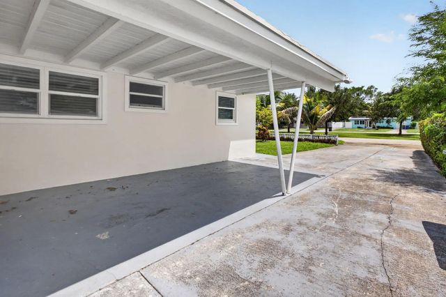 5 of 56 - 813 Date Palm Drive, Lake Park, FL