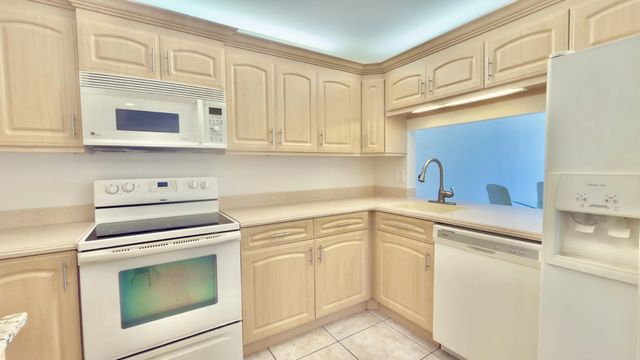 5 of 22 - 9311 Orange Grove Drive #402, Davie, FL