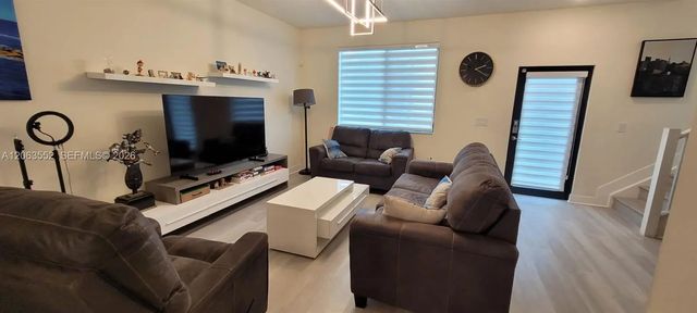 3 of 10 - 4682 Nw 83rd Avenue, Doral, FL