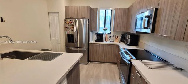 4 of 10 - 4682 Nw 83rd Avenue, Doral, FL