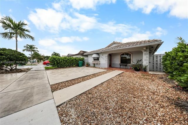 10033 Nw 126th Terrace, Hialeah Gardens