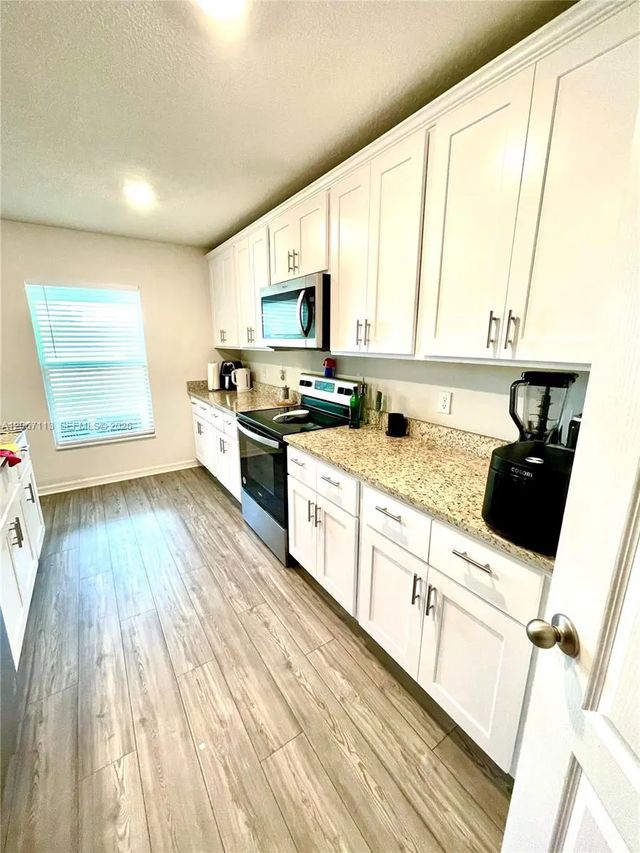 5 of 33 - 3902 Sw Brunswick Street, Port St. Lucie, FL