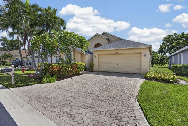 2221 Soundings Court, Greenacres