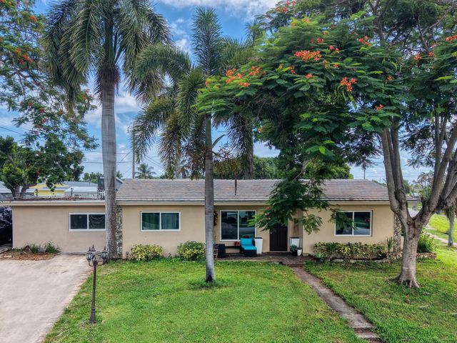 5 of 34 - 1510 Crest Drive, Lake Worth, FL