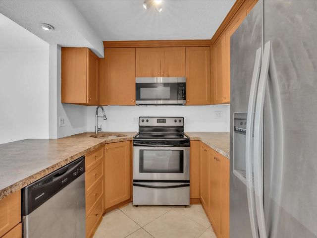 4 of 39 - 3002 Ne 5th Terrace #105-b, Wilton Manors, FL