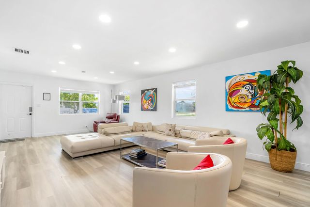 5 of 25 - 2709 Dewey Street, Hollywood, FL