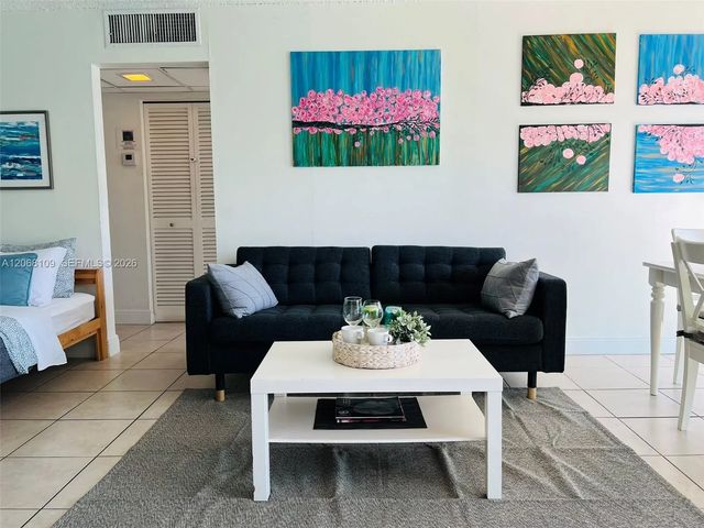 4 of 38 - 1732 Meridian Avenue #701, Miami Beach, FL