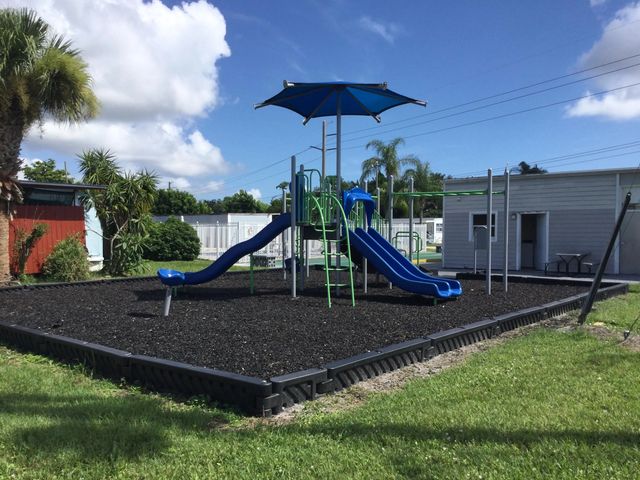 4 of 40 - 5000 Se Federal Highway #193, Stuart, FL