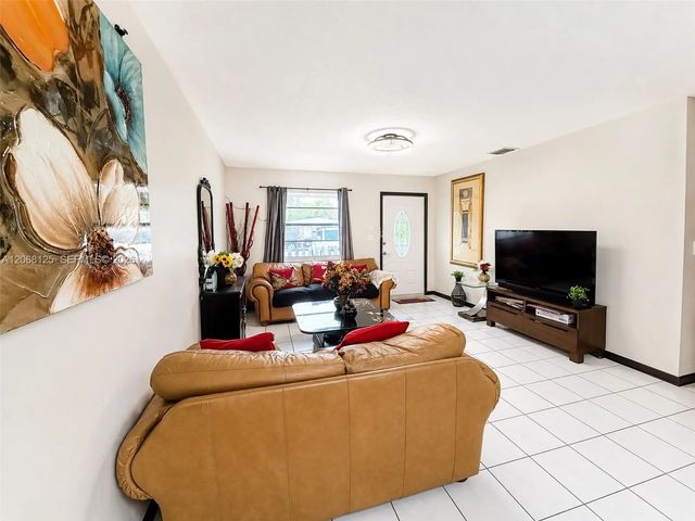 4 of 22 - 2745 Nw 7th Court, Fort Lauderdale, FL