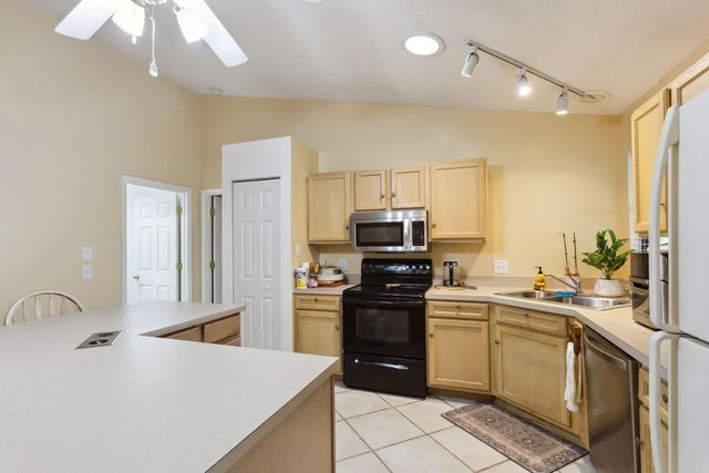 4 of 24 - 501 Nw Colonial Street, Port St. Lucie, FL