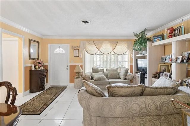 3 of 20 - 4290 Nw 49th Terrace Nw, Lauderdale Lakes, FL