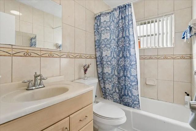 4 of 20 - 4290 Nw 49th Terrace Nw, Lauderdale Lakes, FL