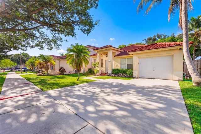 2 of 44 - 13976 S Cypress Cove Circle, Davie, FL