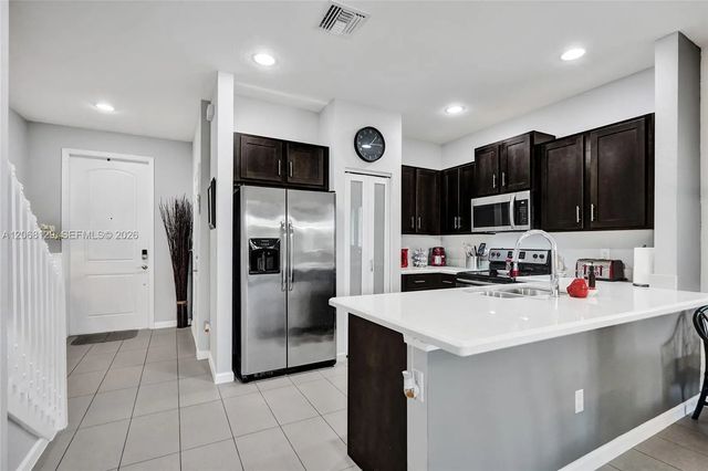 5 of 58 - 4204 N Dixie Highway #1, Oakland Park, FL