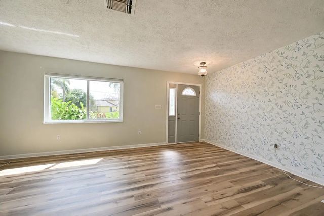 4 of 43 - 2485 Se Sidonia Street, Port St. Lucie, FL