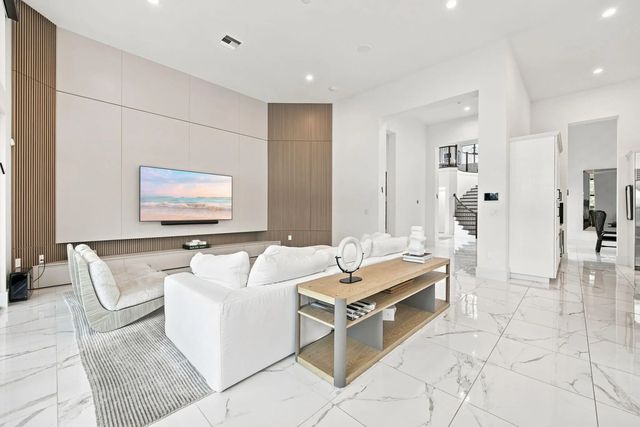 2 of 39 - 6924 N Stillwater Shores Drive, Davie, FL