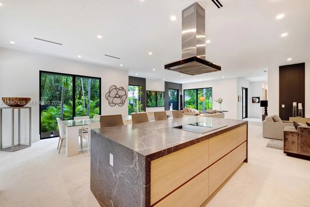 4 of 47 - 1015 Ne 114th Street, Biscayne Park, FL