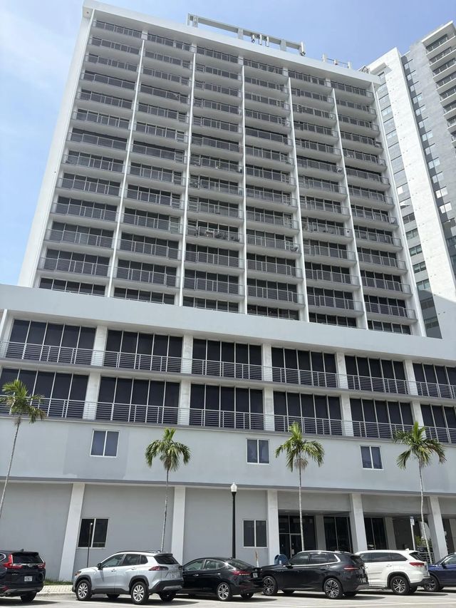 2 of 17 - 1720 Harrison Street #18c, Hollywood, FL