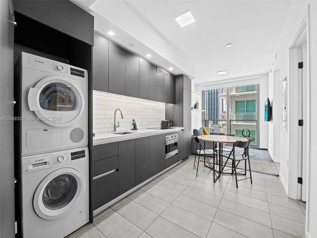 4 of 25 - 227 Ne 2nd Street #1807, Miami, FL