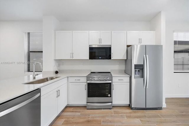 4 of 17 - 713 Se 15th Avenue, Homestead, FL