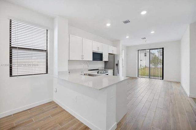 5 of 17 - 713 Se 15th Avenue, Homestead, FL