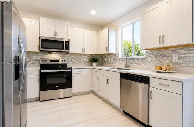 2 of 9 - 1056 Se 23rd Avenue, Homestead, FL