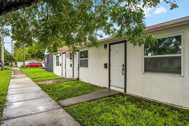 2 of 58 - 1602 S 17th Avenue #1-3, Hollywood, FL