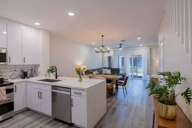 3 of 36 - 12171 Sw 4th Street, Pembroke Pines, FL