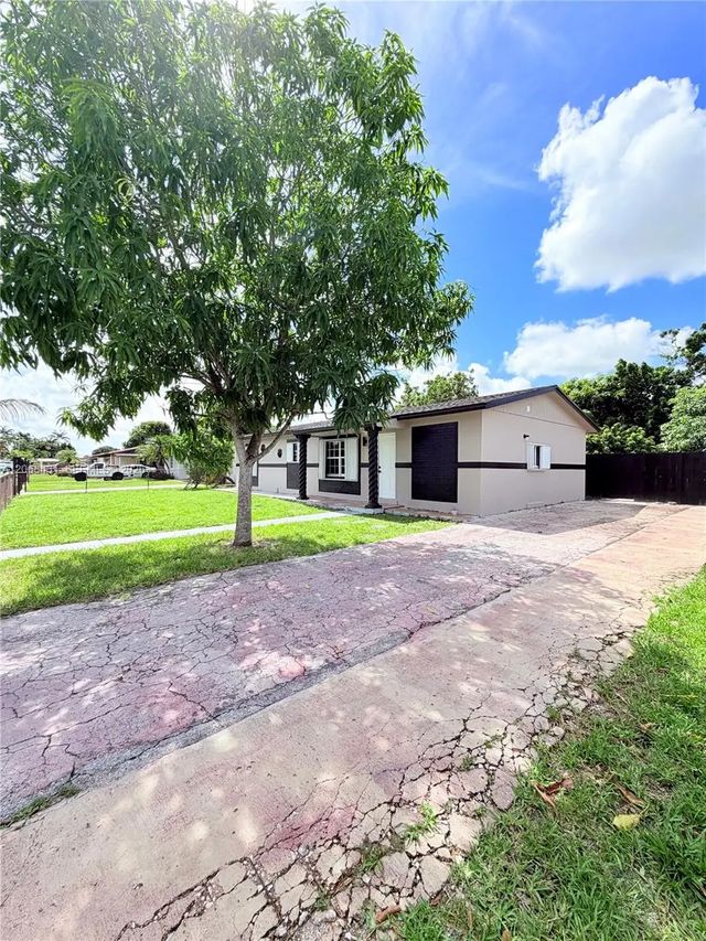 2 of 34 - 4492 Nw 180th Street, Miami Gardens, FL