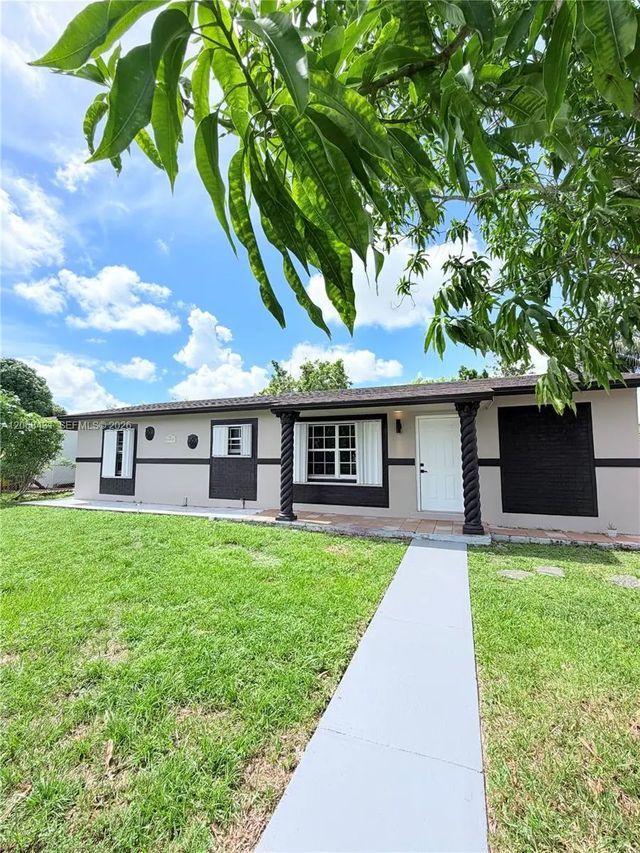 4 of 34 - 4492 Nw 180th Street, Miami Gardens, FL
