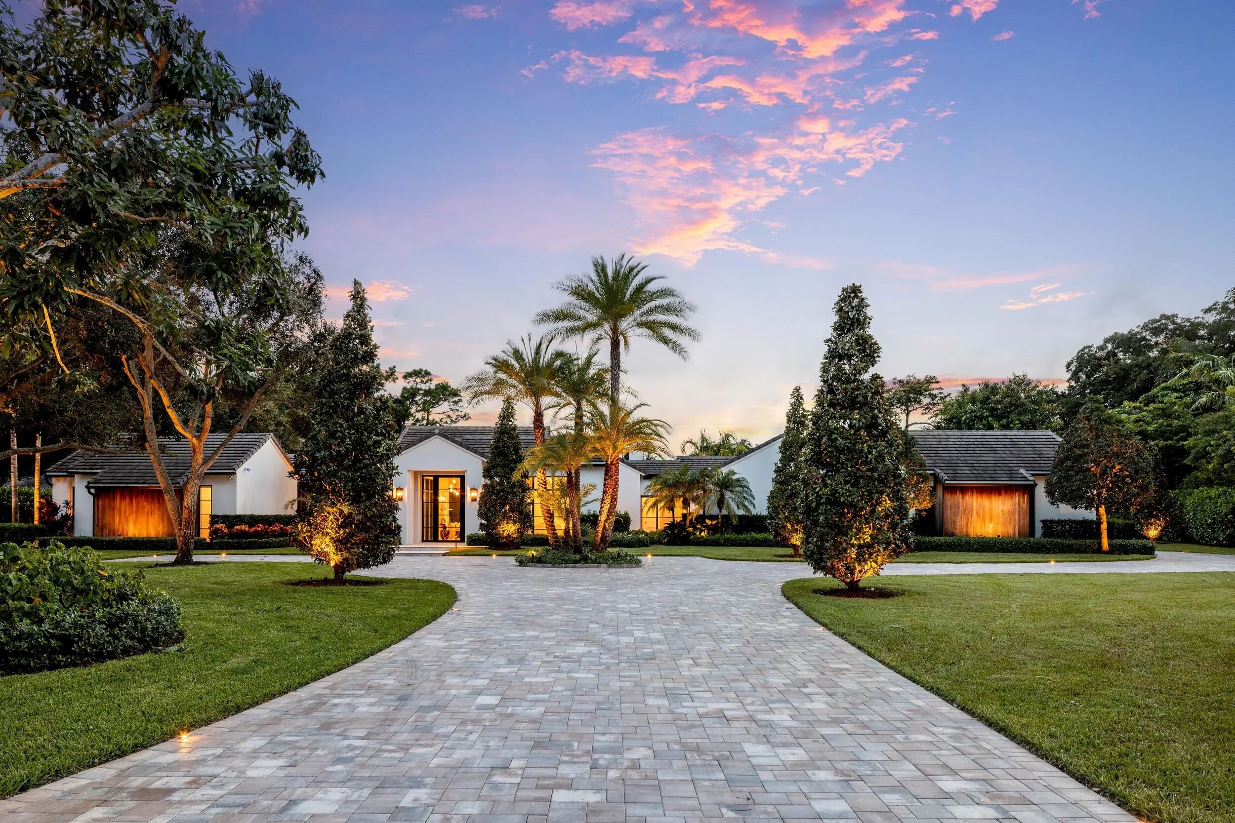 9 Country Road W, Village Of Golf