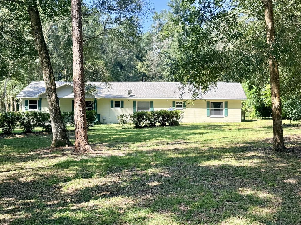 7528 County Road 663, Bushnell