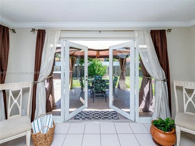 5 of 11 - 939 Washington Street, Hollywood, FL