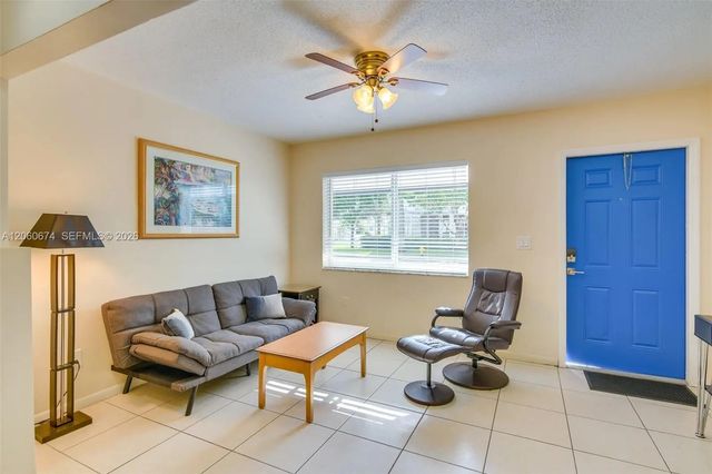 2 of 42 - 412 Ne 4th Avenue, Hallandale Beach, FL