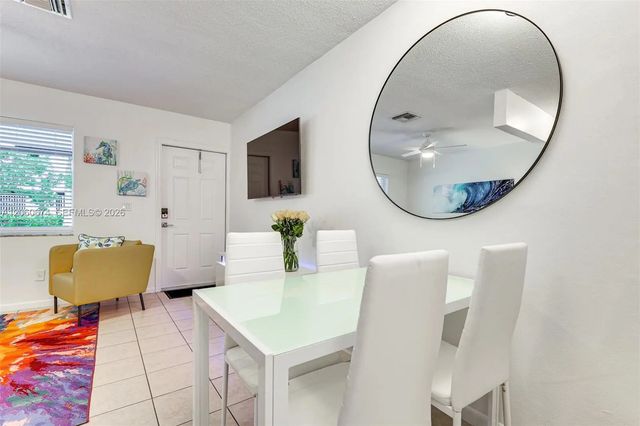 4 of 42 - 412 Ne 4th Avenue, Hallandale Beach, FL