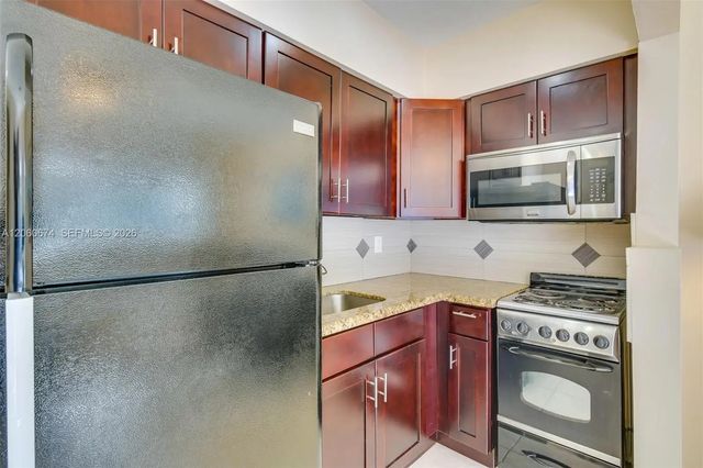 5 of 42 - 412 Ne 4th Avenue, Hallandale Beach, FL