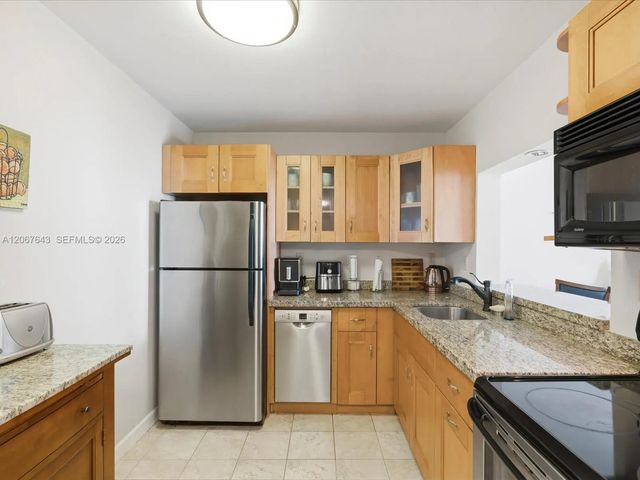 2 of 20 - 3588 Collins Avenue #504, Miami Beach, FL