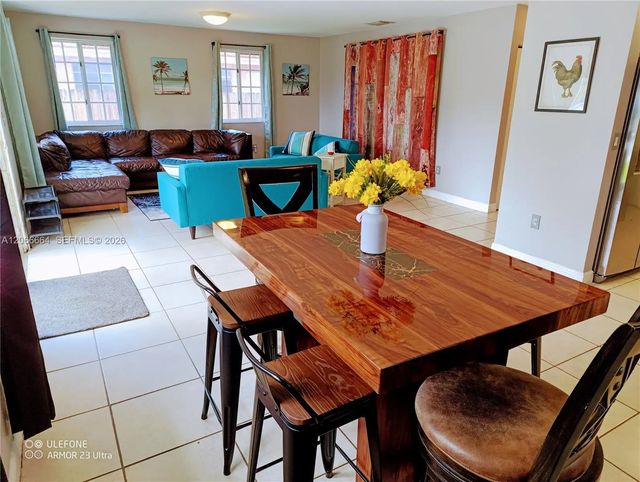 4 of 26 - 2884 Sw 36th Avenue, Miami, FL