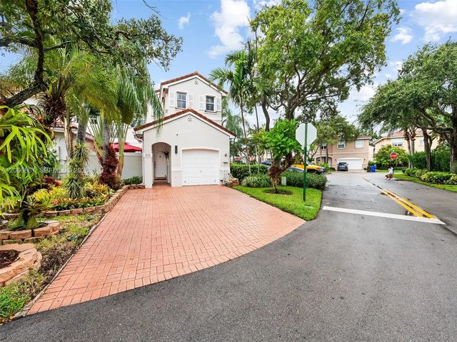 3 of 30 - 1515 Seagrape Way, Hollywood, FL
