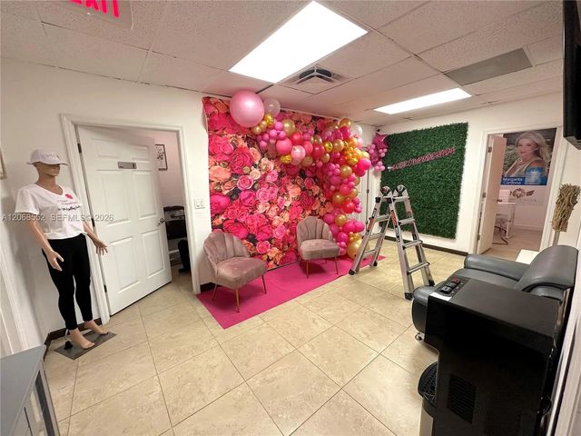 4 of 8 - 265 S Federal Highway #l, Dania Beach, FL