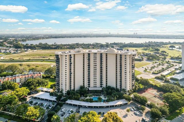 2450 Presidential Way #1606, West Palm Beach