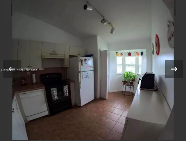 2 of 13 - 985 Ne 34th Avenue #203, Homestead, FL