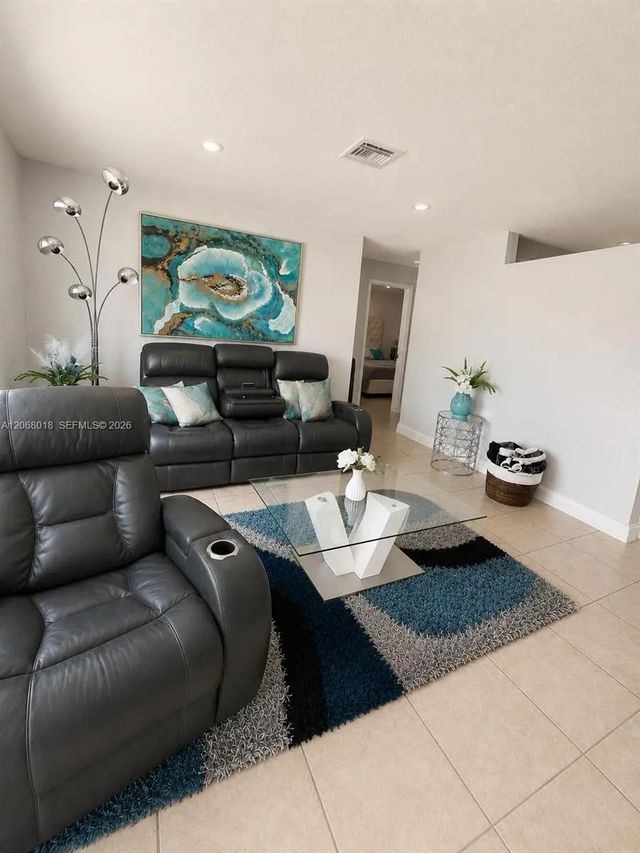 3 of 25 - 4910 Sw 16th Street, Fort Lauderdale, FL