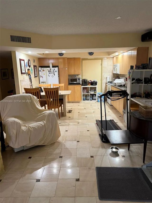 4 of 20 - 4880 Nw 22nd Street #307, Lauderhill, FL